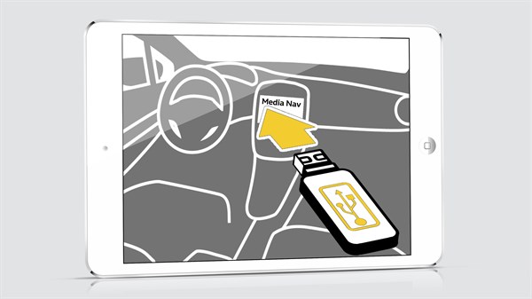 Media Nav Evolution - Insertion de la clé USB dans Media Nav Evolution pour installer les services et mises à jour dans le véhicule