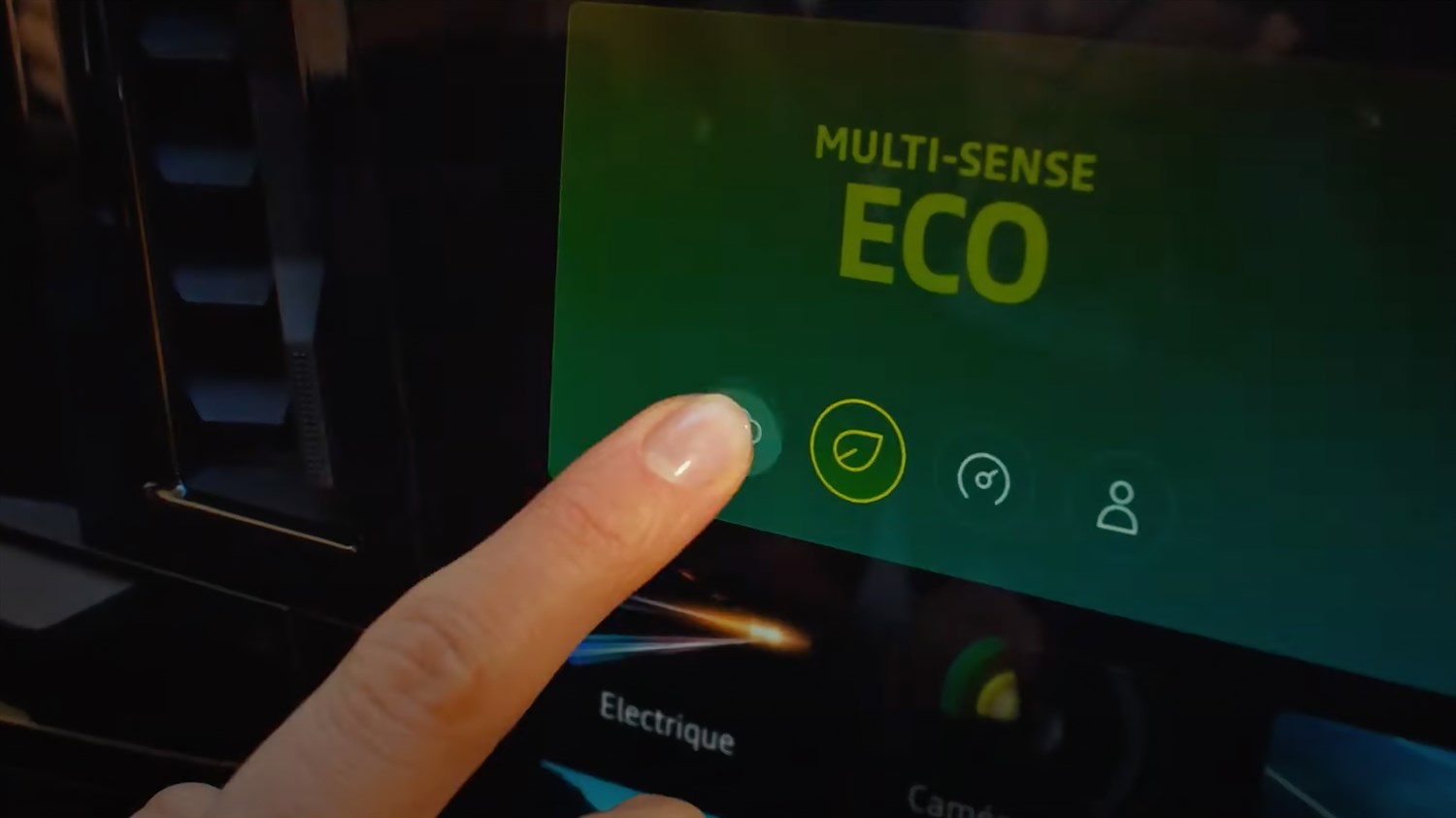 renault austral e-tech hybrid advertising